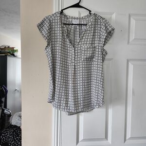 Liz Claiborne Black and White Geometric Blouse